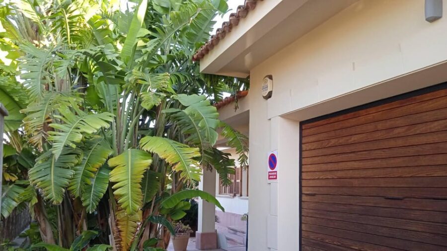 Cala Millor: Escape Room "The millionaire's villa", fun game - How the alarm idea changes the puzzle pressure