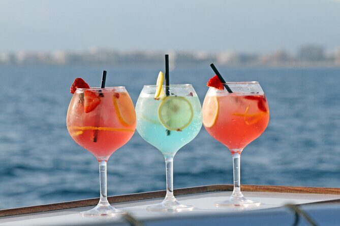 Catamaran sailing at sunset with tapas Palma de Mallorca - Sunset sailing from Palma: what makes this cruise worth your time