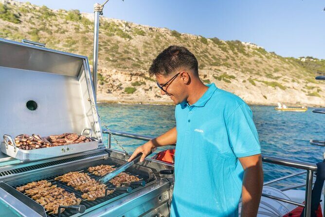Catamaran with BBQ in the Bay of Palma - Accessibility and Getting In/Out: Easier Than It Sounds
