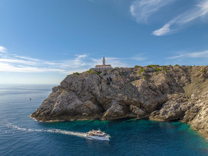 Excursión en barco por la tarde con bebidas y snacks - La tripulación y el ambiente a bordo: lo que hace la diferencia