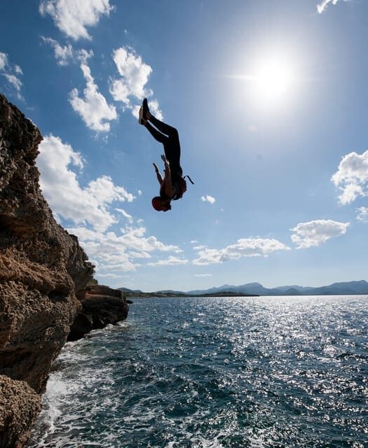 Mallorca: Cliff Jumping Adventure for Cruise Passengers - The Main Jump: Picking Your Height and Timing Your Leap